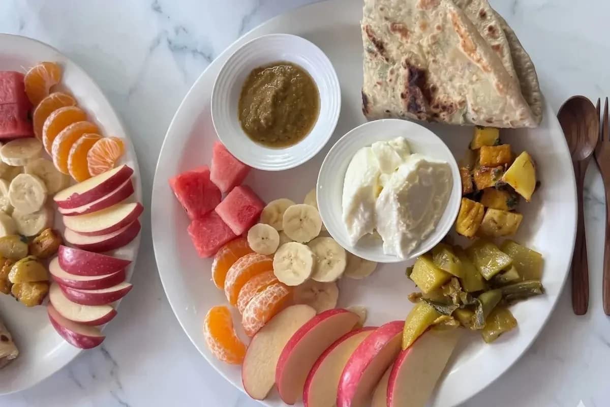 Healthy vegetarian meals at Niru Yoga Homestay retreat in Nepal