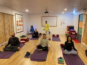 Niru Yoga Homestay, Yogi Rajan Teachig Yoga class.